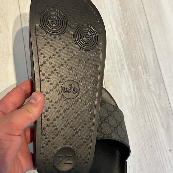 COPY - BNIB size 8 mens Gucci flip flops - Picture 4 of 7